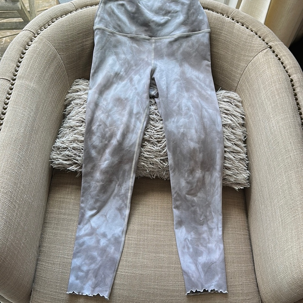Super cute Carbon 38 Leggings
